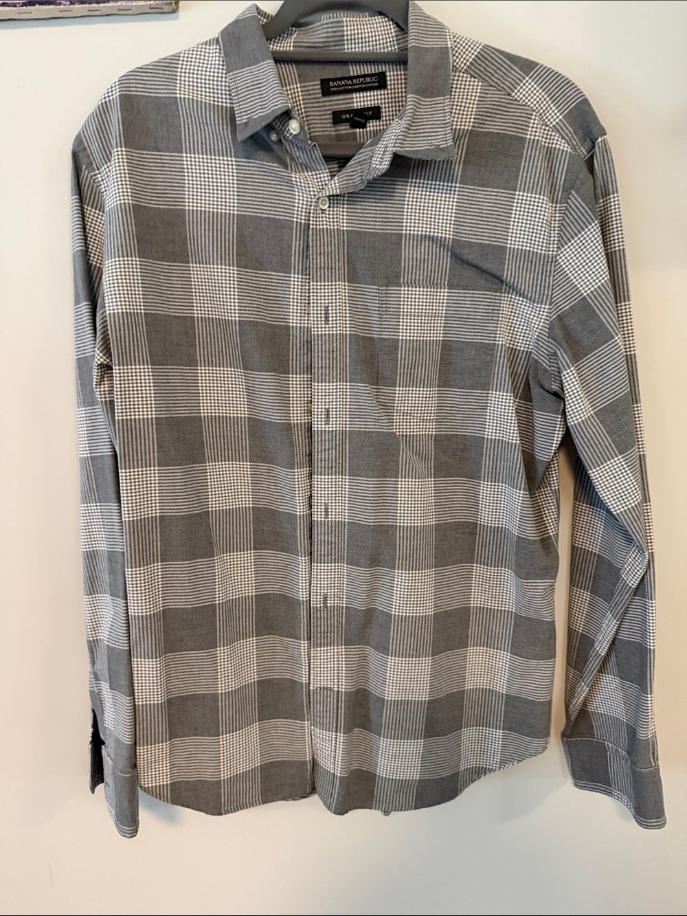LIKE NEW Banana Republic Men’s Gray and White Plaid Button-Down Shirt